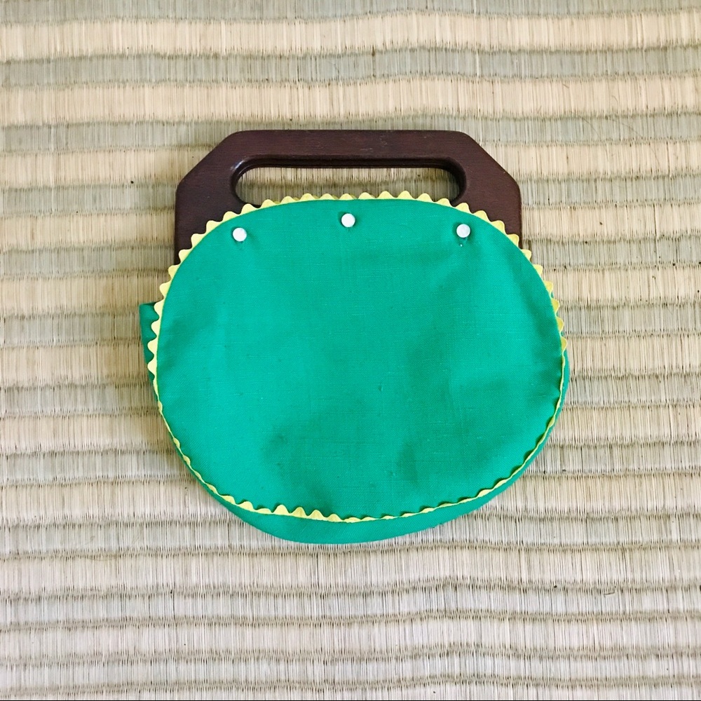 The Bee Hive Baltimore Green Wooden Handled Vintage Purse Hand Bag